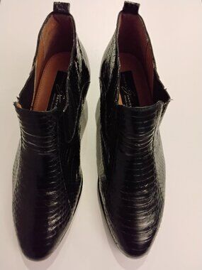 Giorgio Brutini Black snakeskin Booties size 10M